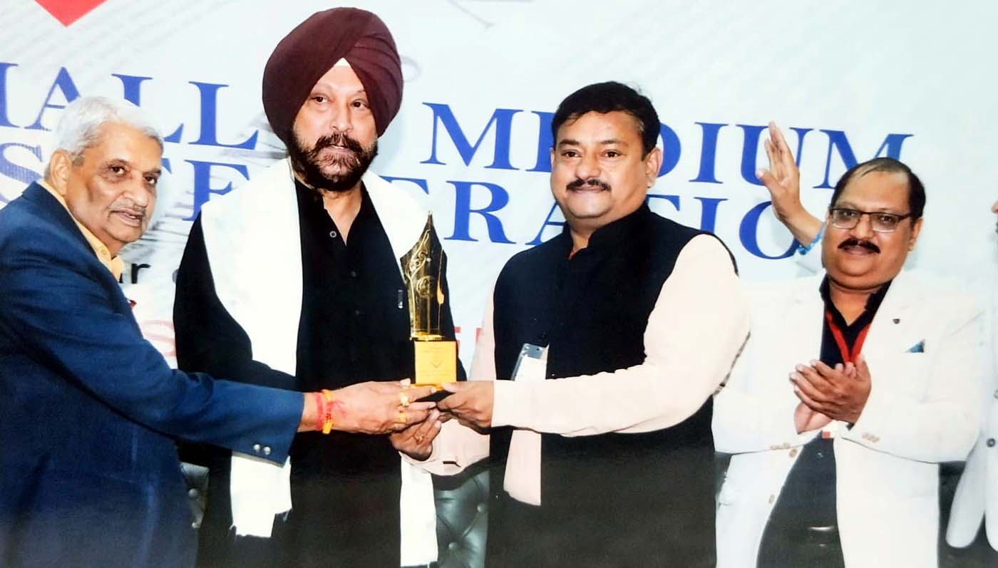 दिल्ली में हुआ पंकज धीरज का सम्मान