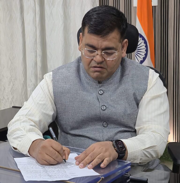 कोहरे में सड़क सुरक्षा सर्वाेच्च प्राथमिकता: डीएम संजीव रंजन ने दिए सख्त व समन्वित निर्देश