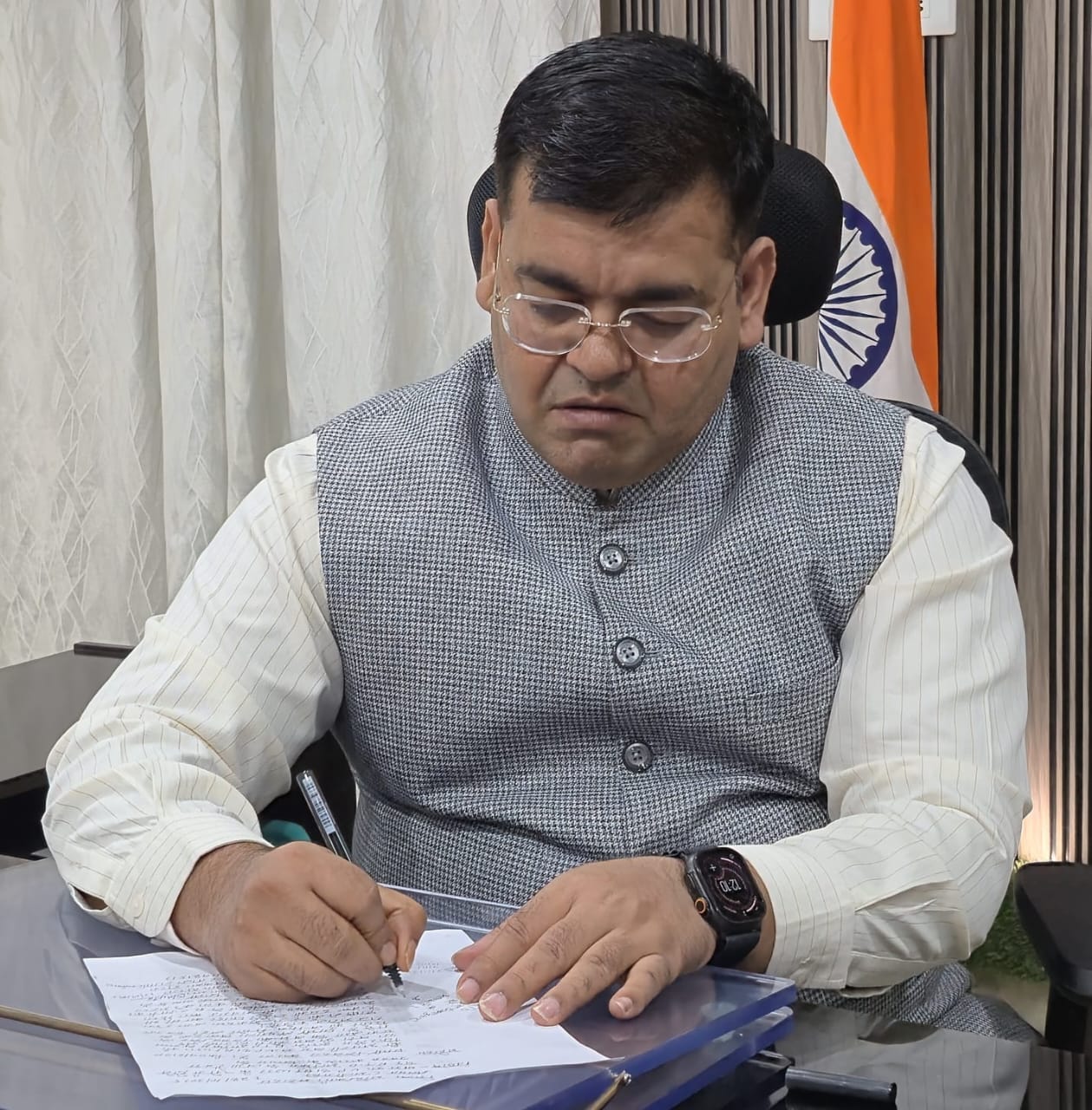 कोहरे में सड़क सुरक्षा सर्वाेच्च प्राथमिकता: डीएम संजीव रंजन ने दिए सख्त व समन्वित निर्देश