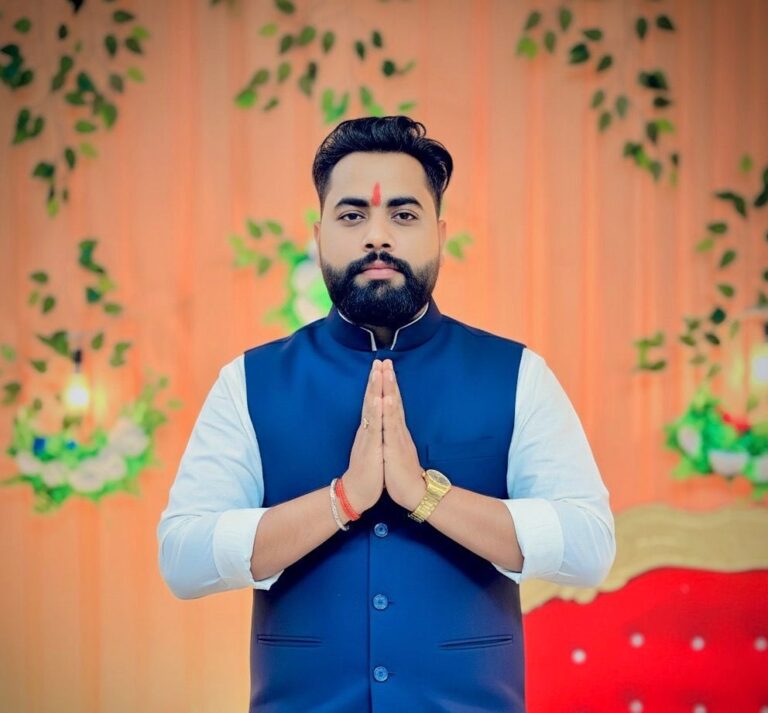 सरकारी आदेशों को ठेंगा दिखा रहे निजी स्कूल संचालक दीपक गौड़ छात्र नेता