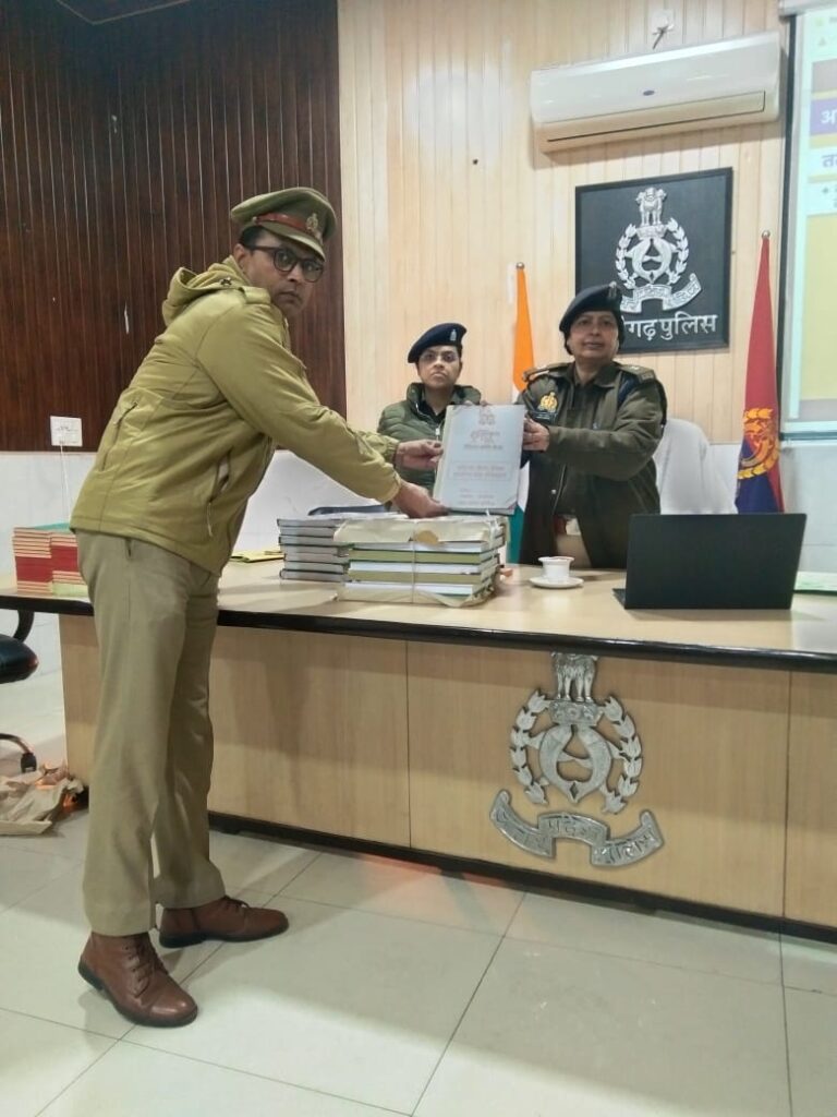 पुलिस अधीक्षक अपराध द्वारा रिजर्व पुलिस लाईन में जनपद की समस्त मिशन शक्ति टीमों के साथ की गई गोष्ठी
