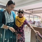 सेवा और संवेदना की मिसाल बनीं रेखा आहूजा, दो बुजुर्गों की आंखों में लौटाई रोशनी