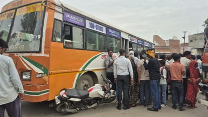 algaja-ma-bsa-ka-naca-bika-aana-ka-btha-calka-sa-jhagaugdha-karata-lga-savatha_538db4cf05c04eb191c9c31e6b1e18ce