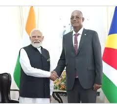 प्रधानमंत्री को राष्‍ट्रपति के विशेष सम्‍मान 'गार्जियन ऑफ द ब्‍ल्‍यू हॉरिजन' से सम्मानित किया गया