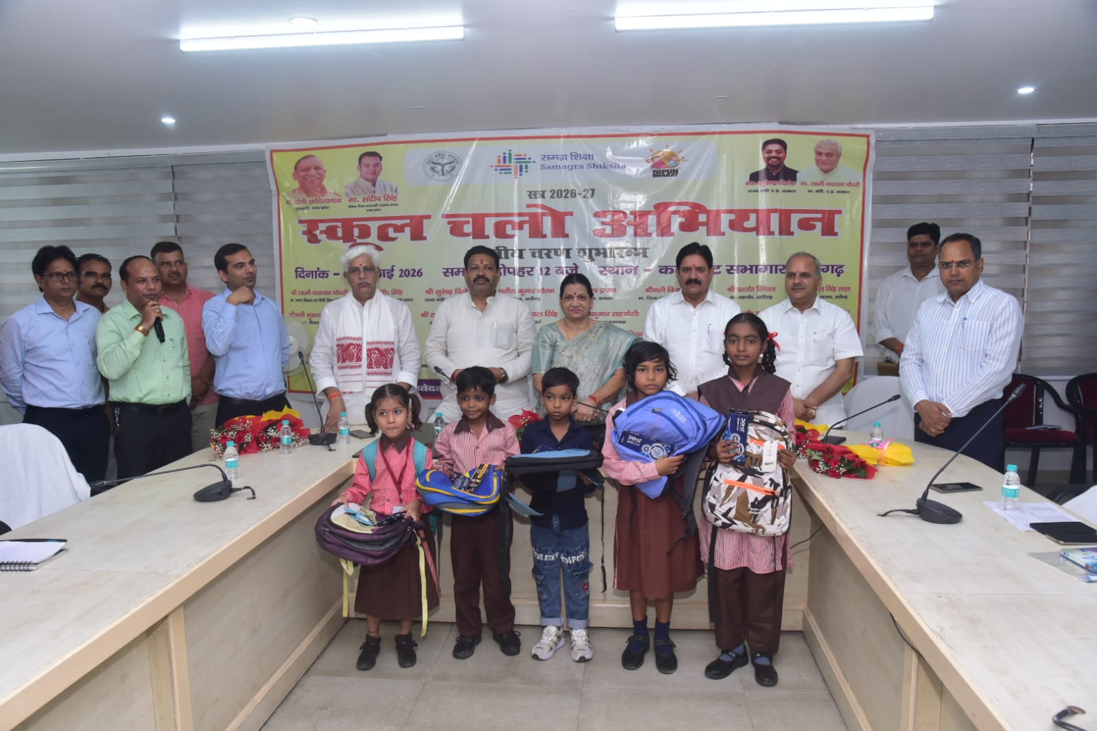 जनप्रतिनिधियों ने गुणवत्तापूर्ण शिक्षा, अनुशासन और जनभागीदारी पर दिया जोर, नवप्रवेशित बच्चों का किया सम्मान