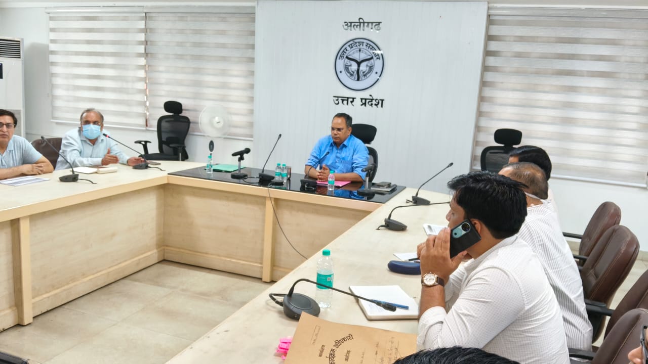 मच्छर जनित रोगों से बचाव के लिए जलभराव न होने दें -योगेन्द्र कुमार, सीडीओ