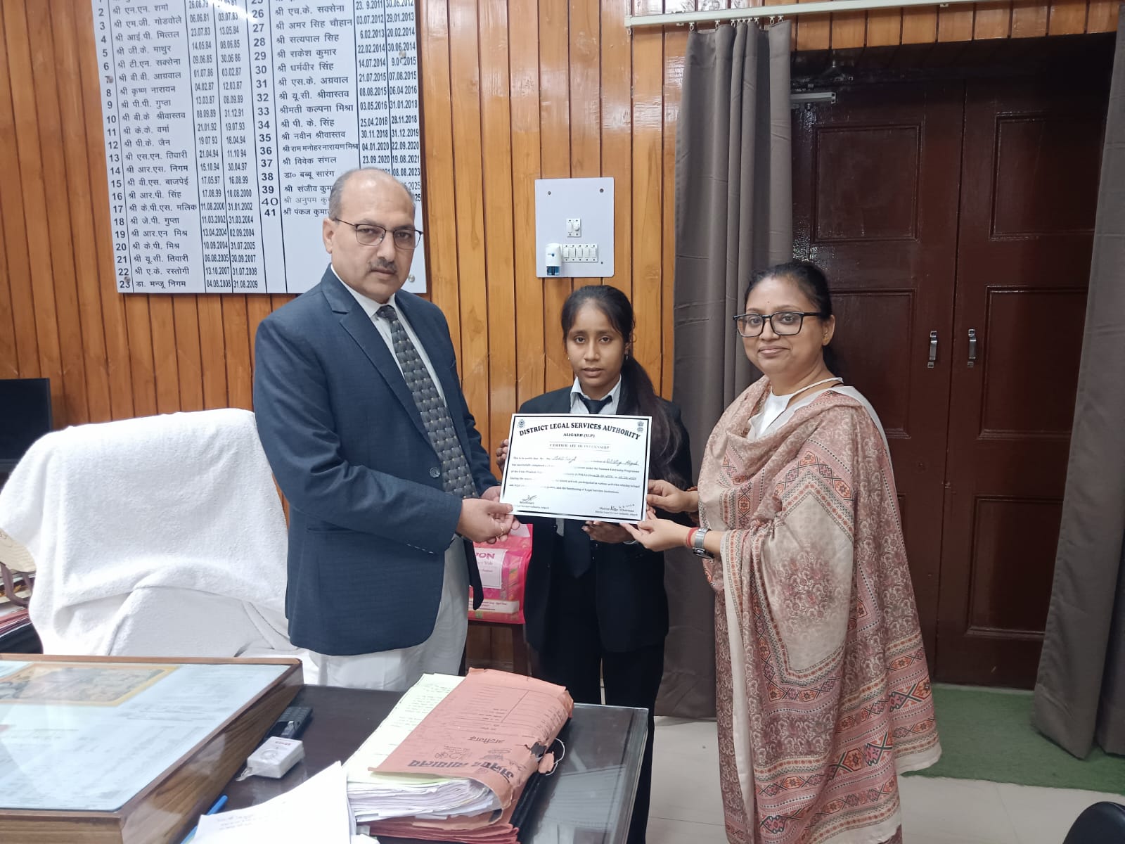 21 दिवसीय ग्रीष्मकालीन इंटर्नशिप कार्यक्रम सम्पन्न, विधि छात्र-छात्राओं को मिले प्रमाण पत्र