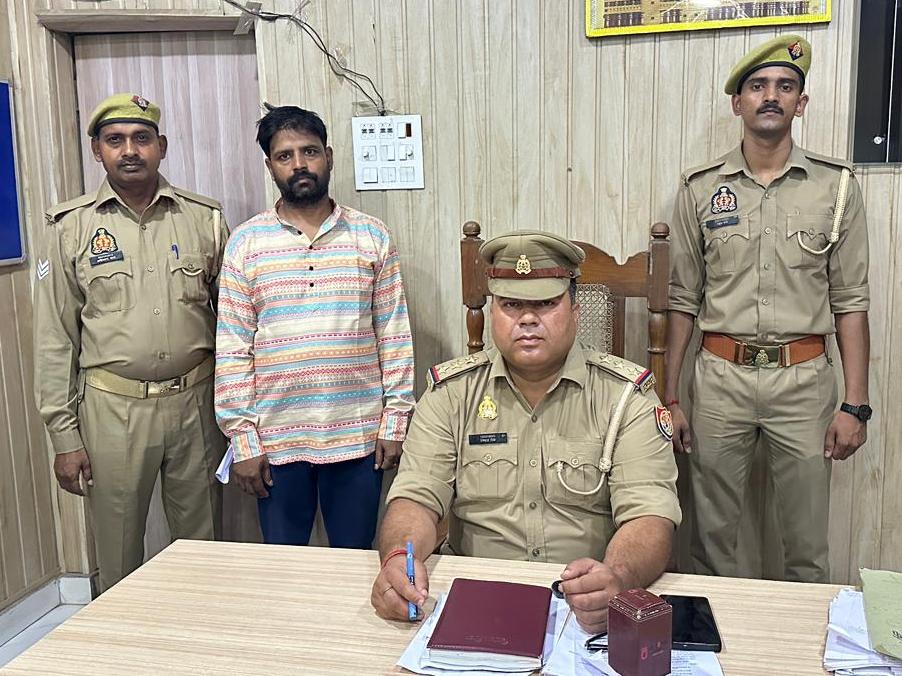 25 हजार का इनामिया आरोपी लाइसेंसी पिस्टल सहित गिरफ्तार किया
